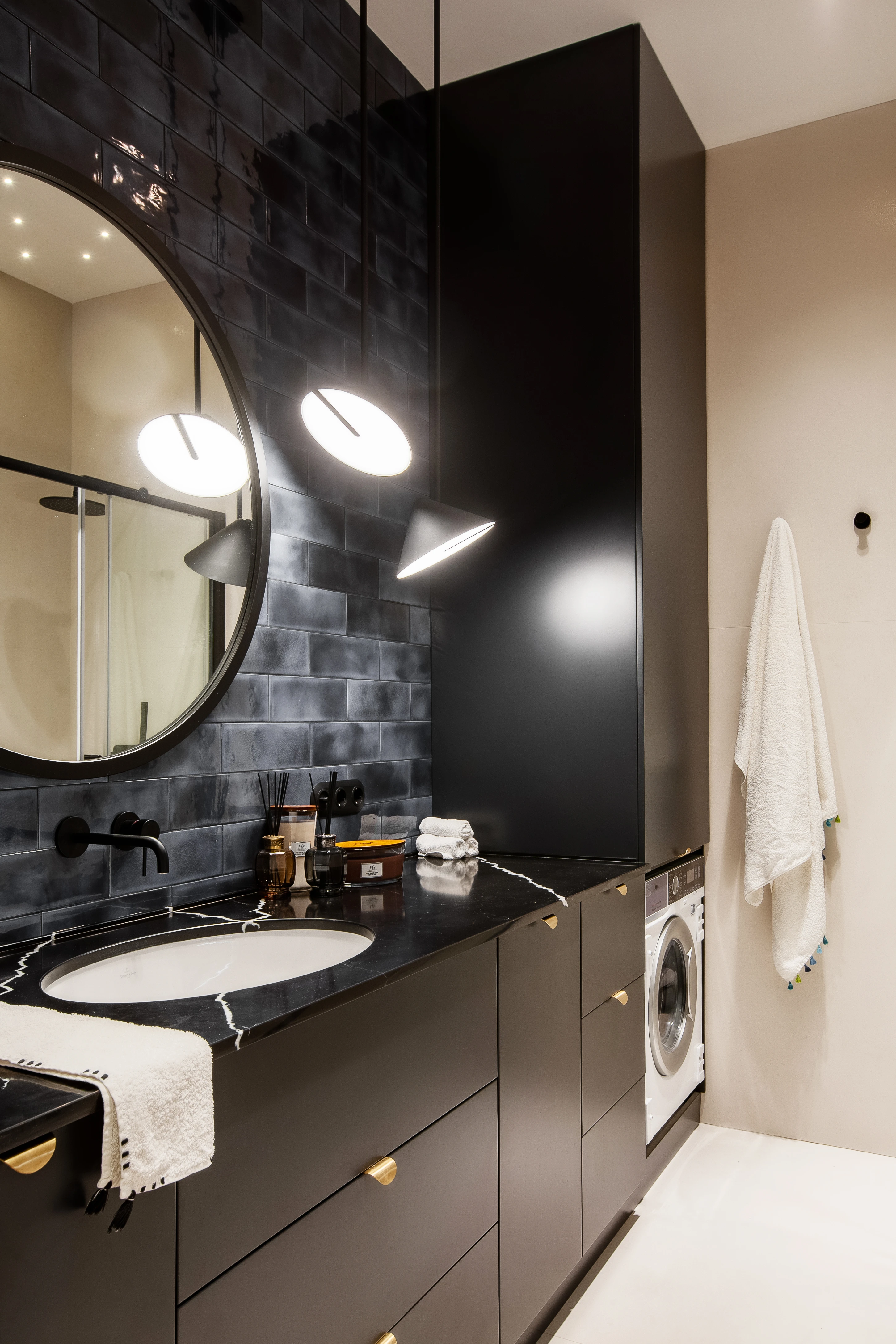 The Memphis-style apartment