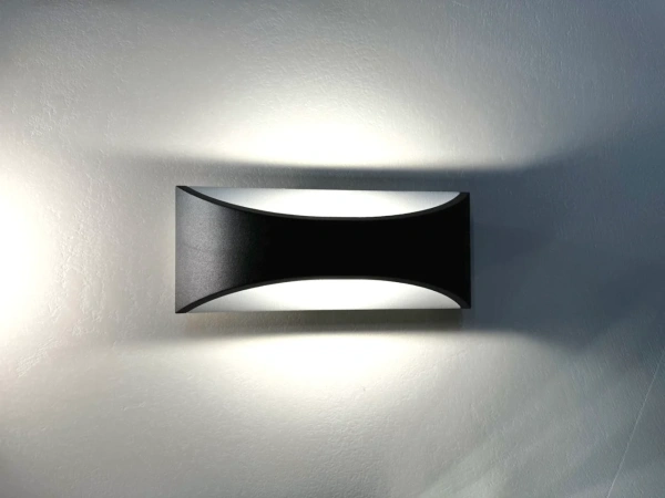 Wall light Wells 8W LED 3CCT IP65 BLK