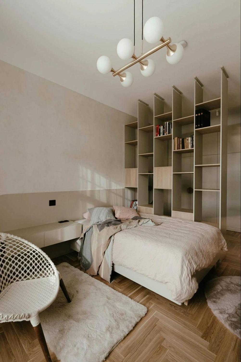 Apartment in earthy colors 